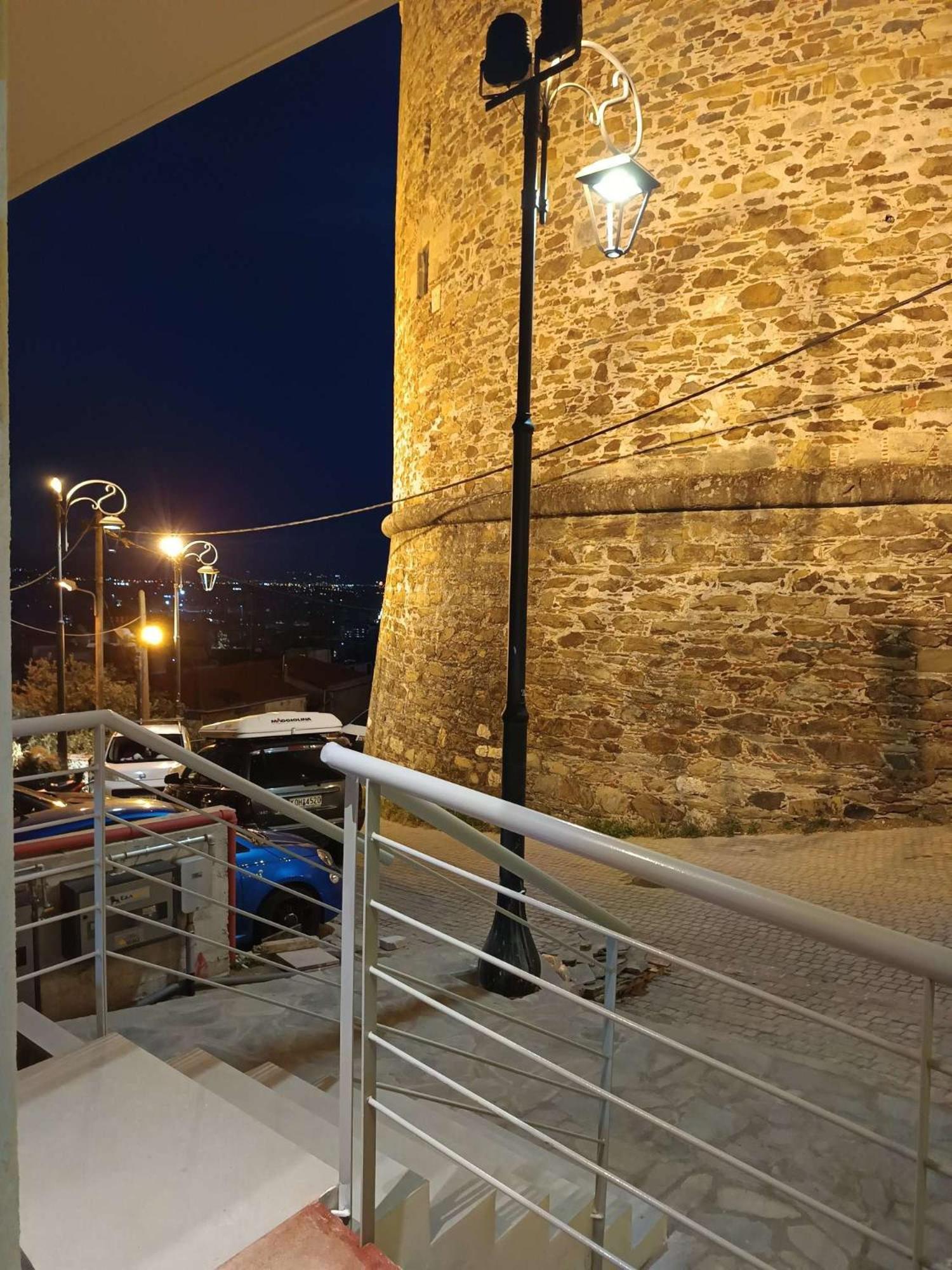 Ferienwohnung Beyond The Castle Thessaloniki Exterior foto